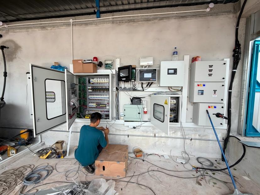 Smart Poultry Feeding System for Malaysia Farms