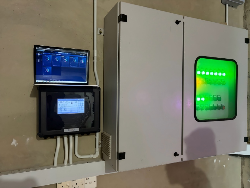 Bird weight monitoring and climate-feeding integration